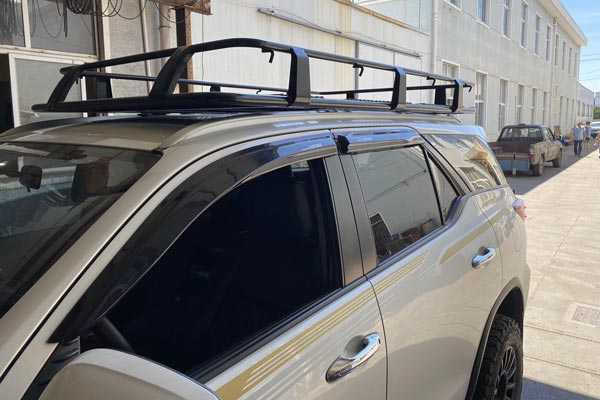 Ano ang mga benepisyo ng isang roof rack?